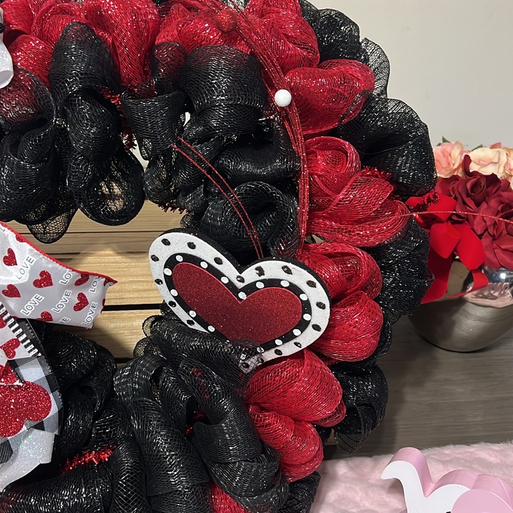 New Handmade Valentines Day Wreath - Picture 2 of 4